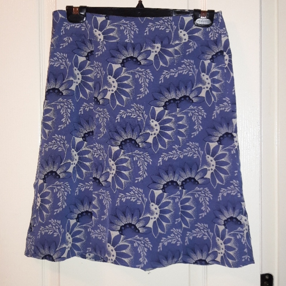 NEW SILK Ann Taylor Blue Floral Knee Length Skirt